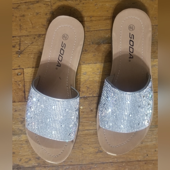 Soda jeweled sandle size 6 1/2 - Picture 3 of 4